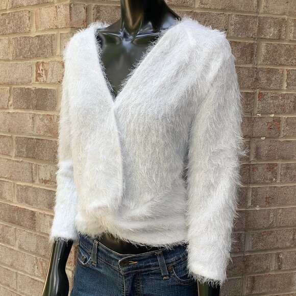 Jennifer Lopez V-Neck Eyelash Sweater Sz S - Picture 5 of 9